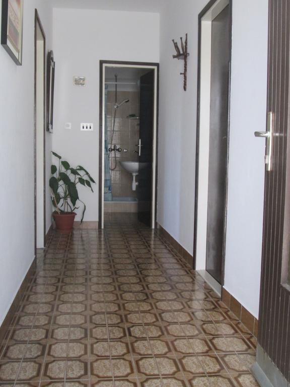 Apartmani Jordana Komiža الغرفة الصورة