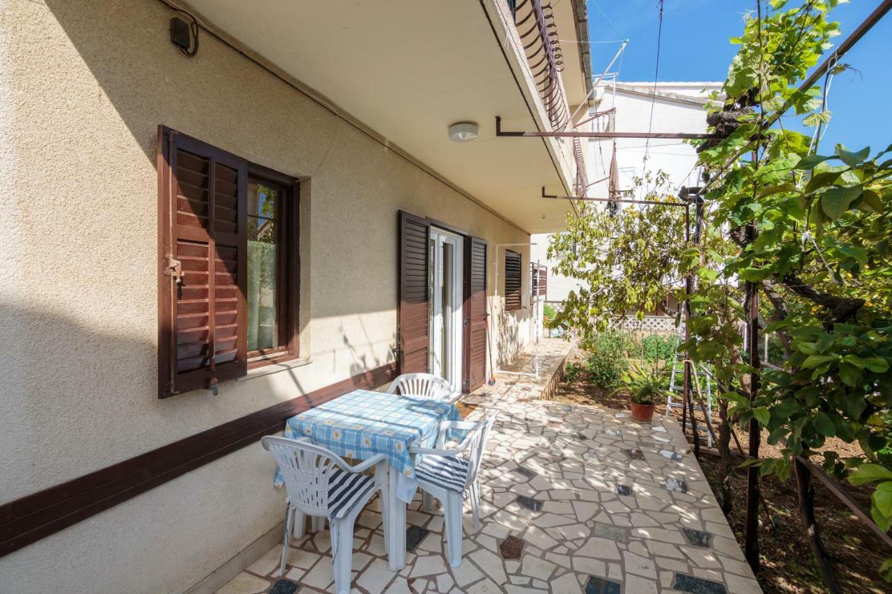 Apartmani Jordana Komiža المظهر الخارجي الصورة