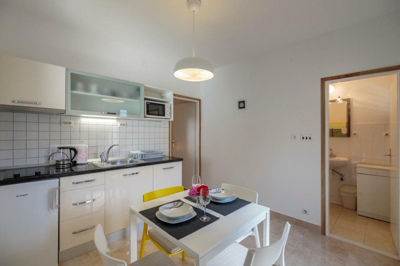 Apartmani Jordana Komiža المظهر الخارجي الصورة