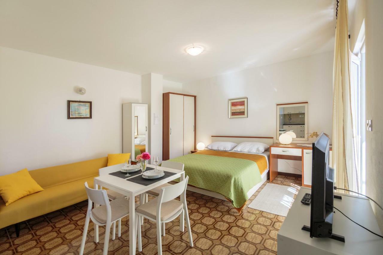 Apartmani Jordana Komiža المظهر الخارجي الصورة