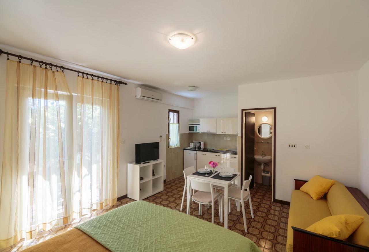 Apartmani Jordana Komiža المظهر الخارجي الصورة