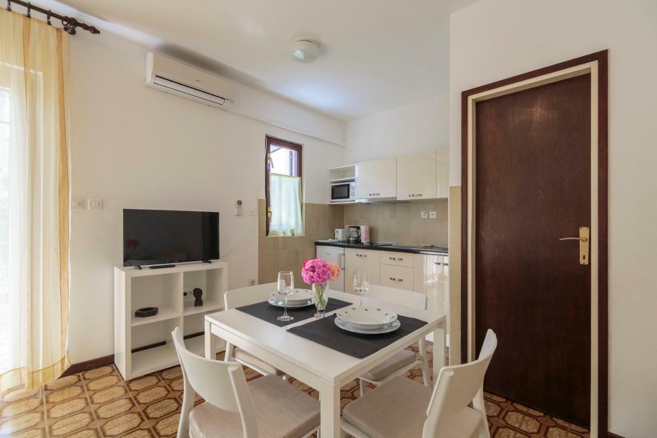 Apartmani Jordana Komiža المظهر الخارجي الصورة