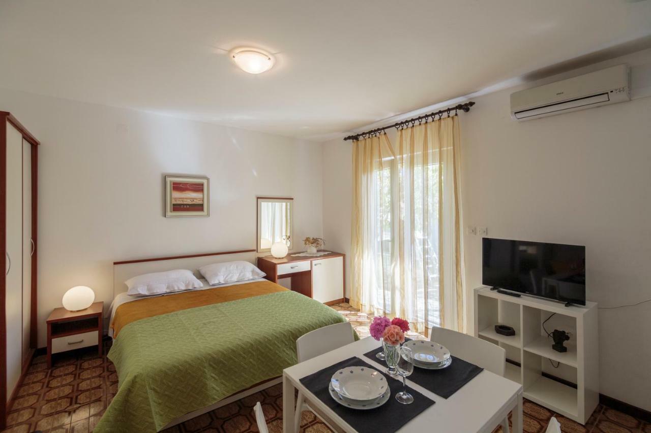 Apartmani Jordana Komiža المظهر الخارجي الصورة